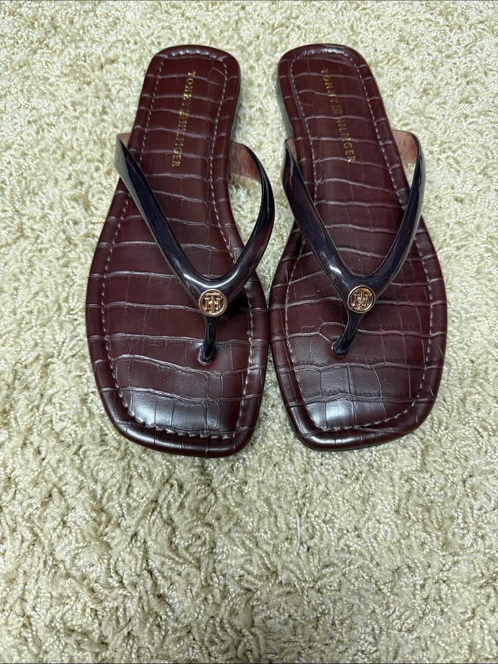 Tommy Hilfiger Burgundy Croc-Embossed jelly Sandals size 7.5